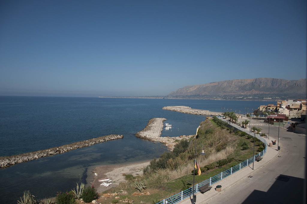 Le Bistro Trappeto Trappeto (Sicily) Ngoại thất bức ảnh